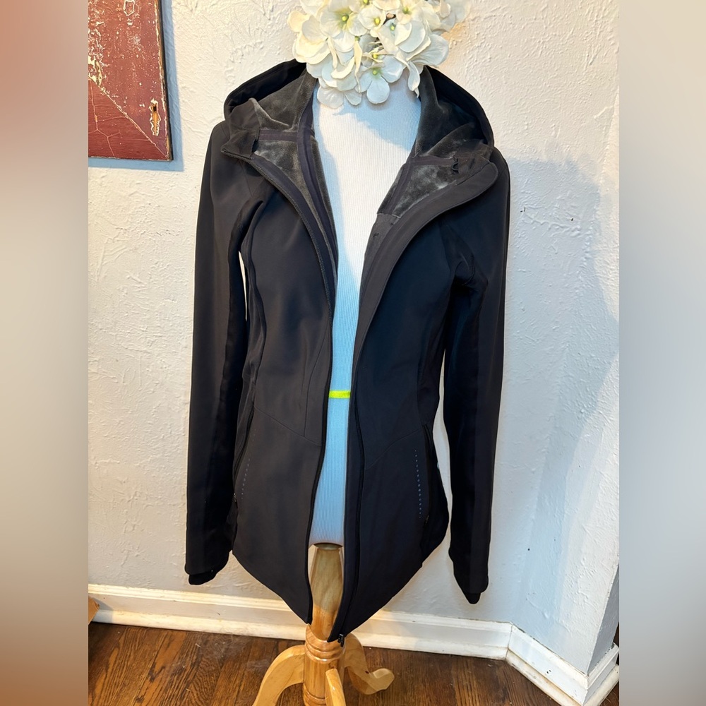 Lululemon Cross Chill Performance Jacket, size 10, black